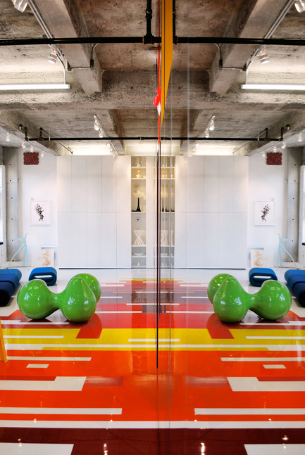 Dossier de presse | 1010-01 - Communiqué de presse | Couleurs prismatiques - Studio Jean Verville architectes - Design d’intérieur résidentiel - Crédit photo : Jean Verville architecte