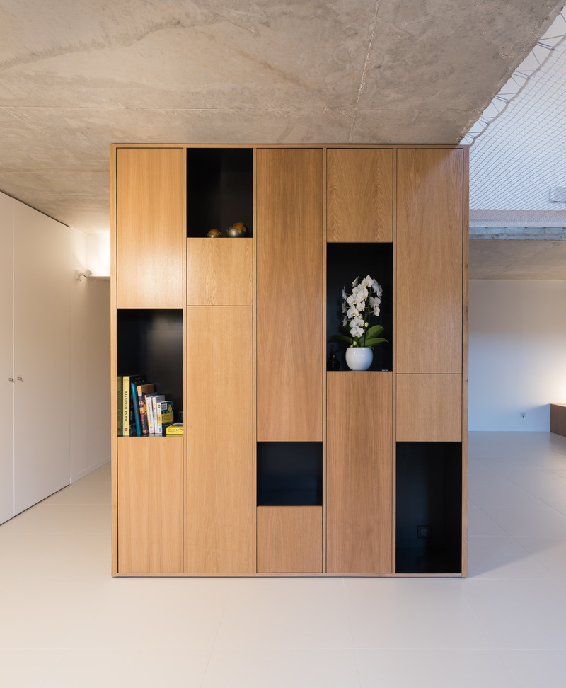 Dossier de presse | 2180-04 - Communiqué de presse | Autour du filet - Martins | Afonso atelier de design & l'atelier miel - Design d’intérieur résidentiel - Bibliothèque - Crédit photo : Mickaël Martins Afonso