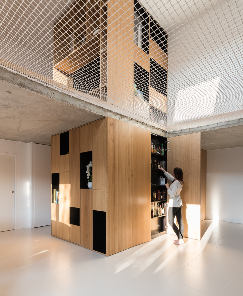 Dossier de presse | 2180-04 - Communiqué de presse | Autour du filet - Martins | Afonso atelier de design & l'atelier miel - Design d’intérieur résidentiel - Espace central - Crédit photo : Mickaël Martins Afonso