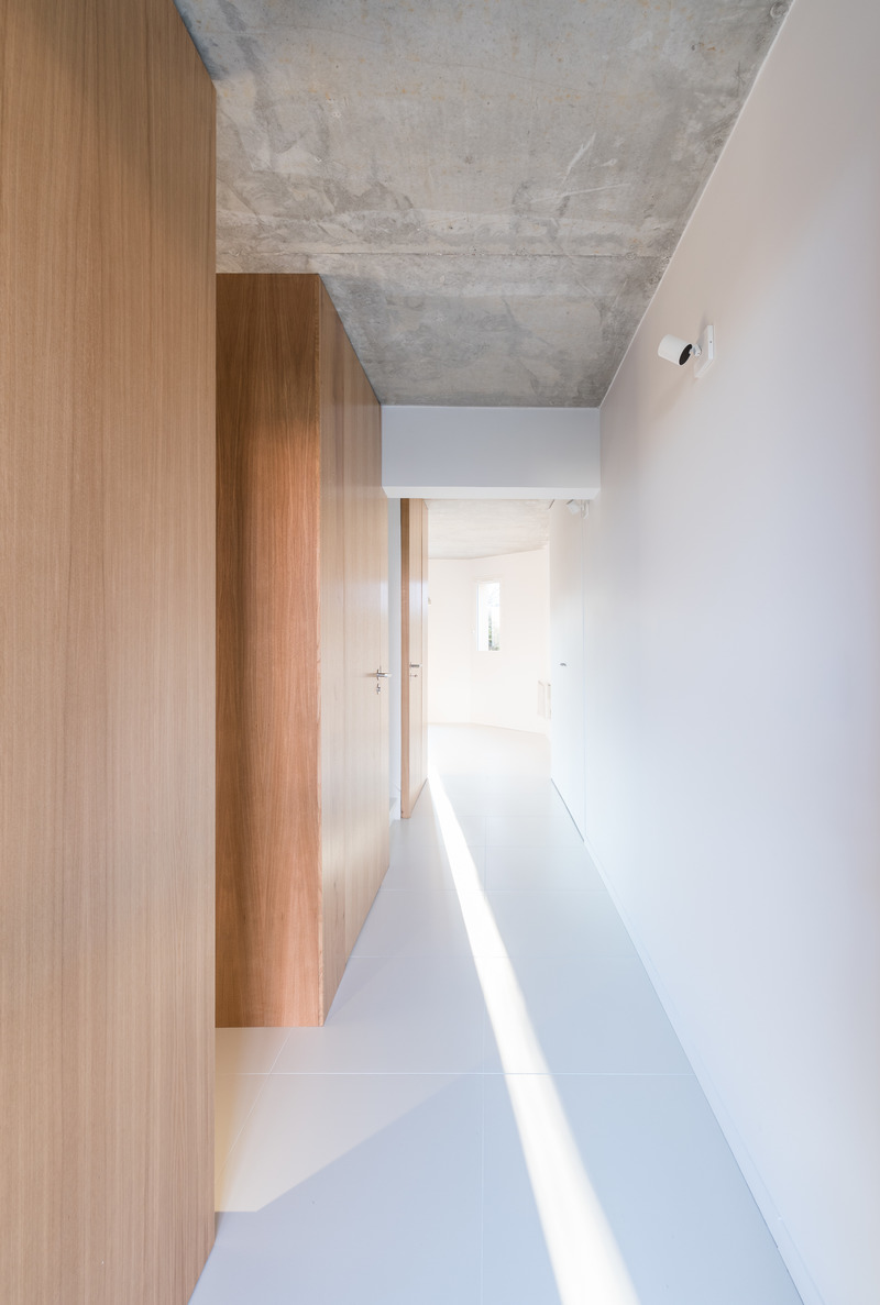 Dossier de presse | 2180-04 - Communiqué de presse | Autour du filet - Martins | Afonso atelier de design & l'atelier miel - Design d’intérieur résidentiel - Entrée - Crédit photo : Mickaël Martins Afonso
