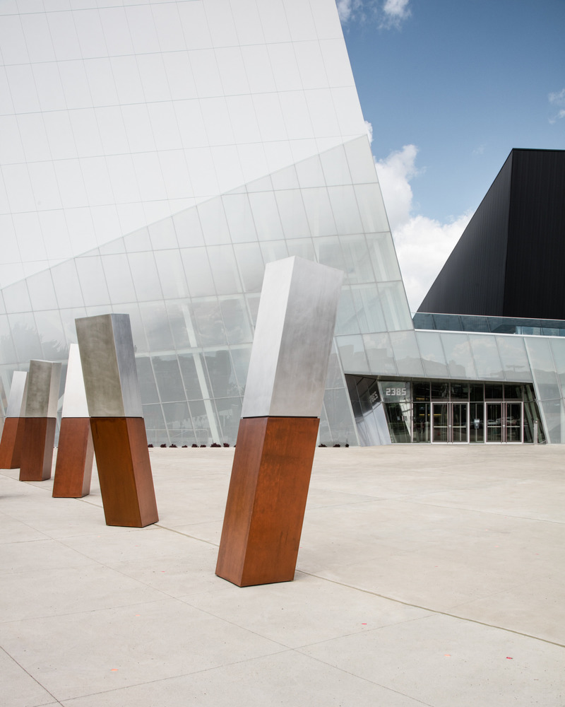Dossier de presse | 774-12 - Communiqué de presse | L'Ordre des architectes du Québec dévoile les lauréats de ses Prix d'excellence en architecture 2020 - Ordre des architectes du Québec (OAQ) - Concours -  <p class="">Bâtiments institutionnels publics</p><p class="">Complexe sportif de Saint-Laurent</p><p class="">Conception : Saucier + Perrotte Architectes en consortium avec HCMA</p><p class="">Client : arrondissement Saint-Laurent</p>  - Crédit photo :  Olivier Blouin 