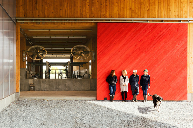 Dossier de presse | 774-12 - Communiqué de presse | L'Ordre des architectes du Québec dévoile les lauréats de ses Prix d'excellence en architecture 2020 - Ordre des architectes du Québec (OAQ) - Concours - <p class="">Bâtiments commerciaux et industriels</p><p class="">Au Gré des Champs</p><p class="">Conception : la SHED architecture</p><p class="">Client : Fromagerie Au Gré des Champs</p> - Crédit photo :  Maxime Brouillet et Virginie Gosselin 