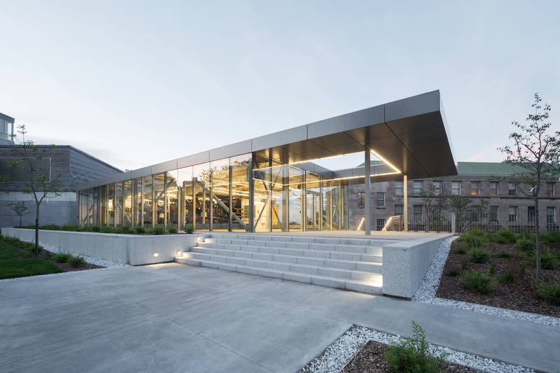 Dossier de presse | 774-12 - Communiqué de presse | L'Ordre des architectes du Québec dévoile les lauréats de ses Prix d'excellence en architecture 2020 - Ordre des architectes du Québec (OAQ) - Concours - <p class="">Bâtiments commerciaux et industriels</p><p class=""> </p><p class="">Université McGill – centrale électrique</p><p class="">Conception : Les architectes FABG</p><p class="">Client : Université McGill (Institution royale pour l’avancement des sciences)</p> - Crédit photo :  Steve Montpetit 