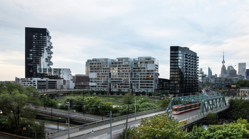 Dossier de presse | 774-12 - Communiqué de presse | L'Ordre des architectes du Québec dévoile les lauréats de ses Prix d'excellence en architecture 2020 - Ordre des architectes du Québec (OAQ) - Concours -  <p class="">Bâtiments et ensembles résidentiels de type multifamilial et mention Développement durable</p><p class="">River City – phase 3</p><p class="">Conception : Saucier + Perrotte Architectes et ZAS Architectes</p><p class="">Client : Urban Capital</p>  - Crédit photo :  Jose Uribe / Pureblink 