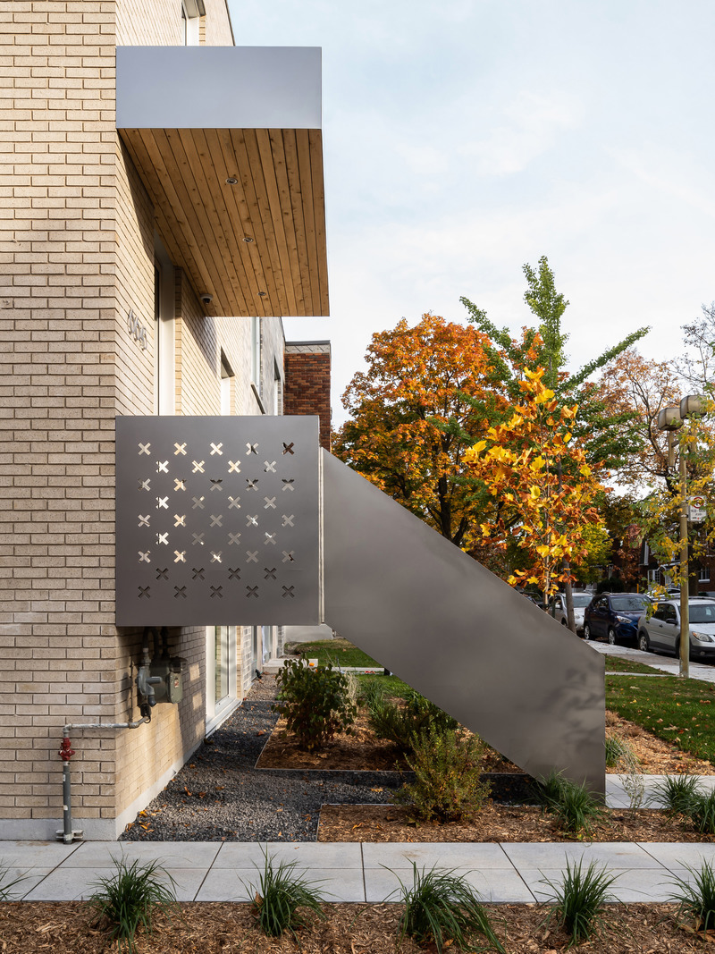 Dossier de presse | 774-12 - Communiqué de presse | L'Ordre des architectes du Québec dévoile les lauréats de ses Prix d'excellence en architecture 2020 - Ordre des architectes du Québec (OAQ) - Concours - <p>Bâtiments résidentiels de type unifamilial en milieu urbain</p><p class="">La DUETTE</p><p class="">Conception : Natalie Dionne Architecture</p><p class="">Clients : Patrice Éthier et Sophia Lormeus</p> - Crédit photo :  Raphaël Thibodeau 