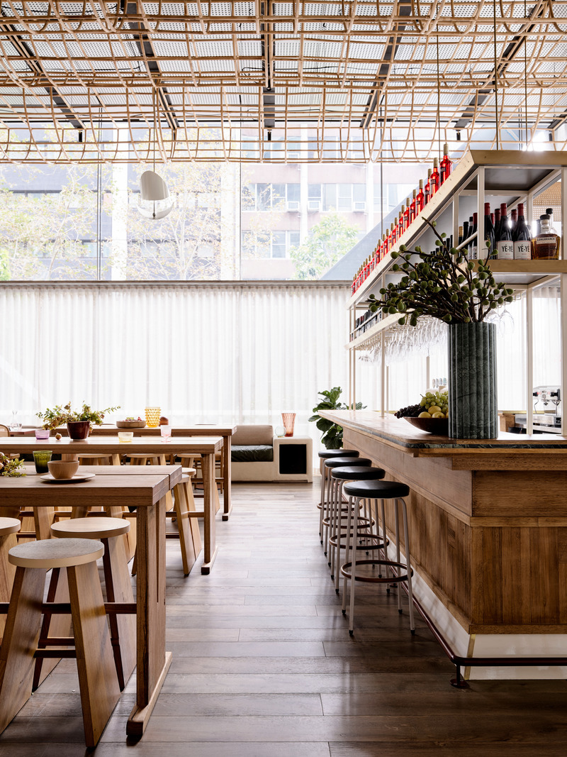 Press kit | 2887-08 - Press release | Glorietta - Alexander &CO. - Commercial Interior Design - Side Bar - Photo credit: Anson Smart