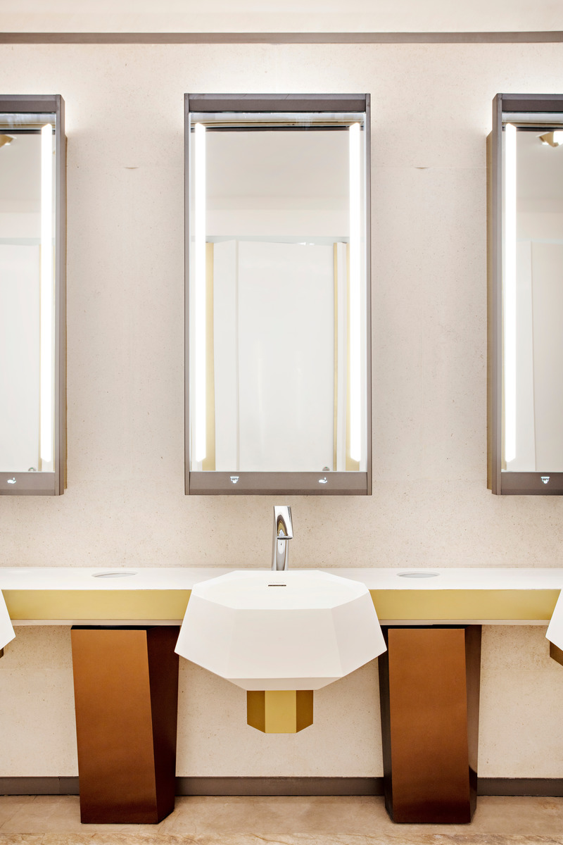 Press kit | 4882-01 - Press release | Grand Gateway 66 - A piazza for the modern era - ELENA GALLI GIALLINI LTD (EGGL) - Commercial Architecture - <p class="">Male and Female Washrooms - Vanity Counter &amp; Wash Basins</p> - Photo credit: Denice Hough
