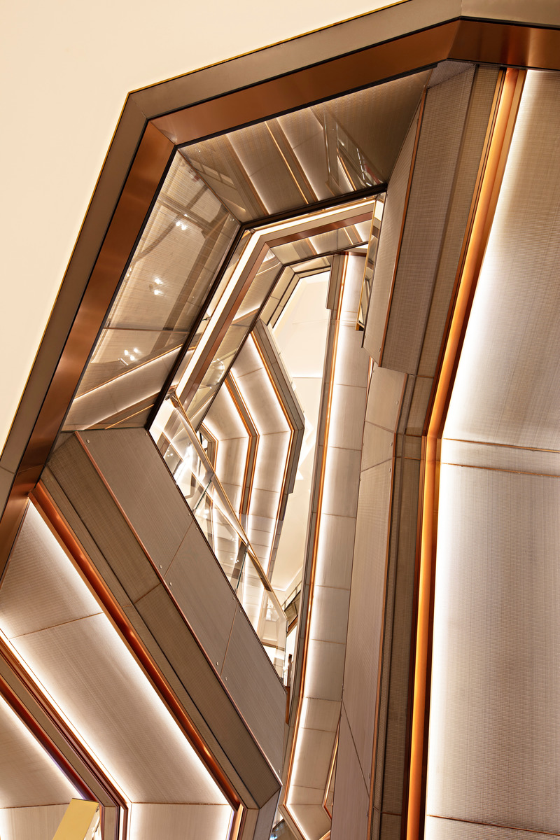 Press kit | 4882-01 - Press release | Grand Gateway 66 - A piazza for the modern era - ELENA GALLI GIALLINI LTD (EGGL) - Commercial Architecture - <p class="">Central Void - Escalator view from Bottom - Detail</p> - Photo credit: Denice Hough