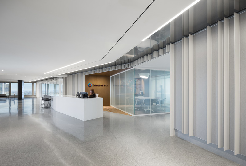 Press kit | 2403-02 - Press release | Raising The Bar - Imperatori Design | Menkès Shooner Dagenais LeTourneux Architectes - Commercial Interior Design - <p class="">Reception desk / coffee bar transforms into a bar counter for events</p> - Photo credit: Stéphane Brügger