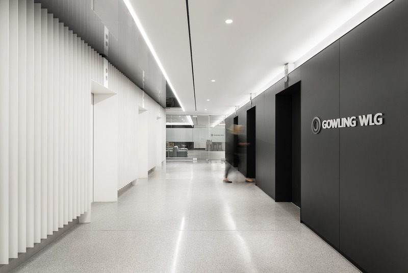 Press kit | 2403-02 - Press release | Raising The Bar - Imperatori Design | Menkès Shooner Dagenais LeTourneux Architectes - Commercial Interior Design - <p class="">Exclusive elevator lobby</p> - Photo credit: Stéphane Brügger 