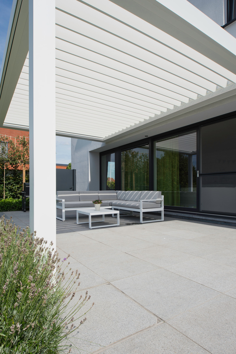 Dossier de presse | 688-07 - Communiqué de presse | La Pergola Summer House de Jardin de Ville : quand le bien-être intérieur s’invite à l’extérieur - Jardin de Ville - Design industriel - Crédit photo : Jardin de Ville