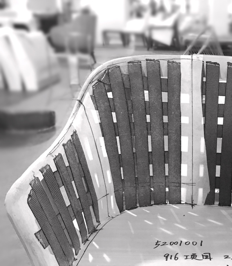 Dossier de presse | 5145-01 - Communiqué de presse | Wood Couture, the new approach to bespoke furniture supply, officially launches its services with the promise to shake the industry and challenge the status quo - Wood Couture - Produit - Wood Couture manufactured chair in progress - Crédit photo : Wood Couture