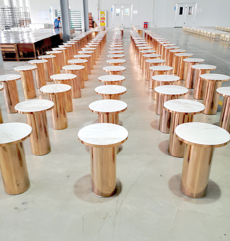 Dossier de presse | 5145-01 - Communiqué de presse | Wood Couture, the new approach to bespoke furniture supply, officially launches its services with the promise to shake the industry and challenge the status quo - Wood Couture - Produit - Wood Couture manufacturing in progress for a hotel project, marble table tops - Crédit photo : Wood Couture