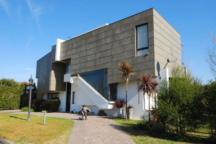 Press kit | 1003-01 - Press release | G HOUSE - G2 estudio - Residential Architecture - Photo credit: laila sartoni