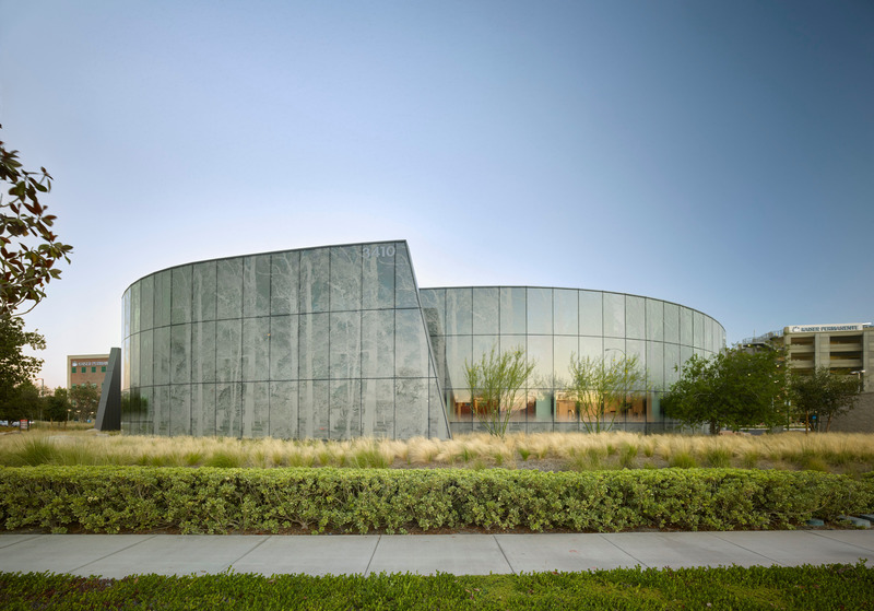 Press kit | 1456-11 - Press release | The Yazdani Studio of CannonDesign Celebrates 20th Anniversary - CannonDesign - Commercial Architecture - Kaiser Permanente Kraemer Radiation Oncology Center - Photo credit: Bruce Damonte