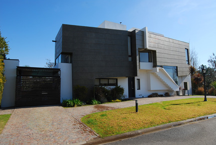 Press kit | 1003-01 - Press release | G HOUSE - G2 estudio - Residential Architecture - Photo credit: laila sartoni