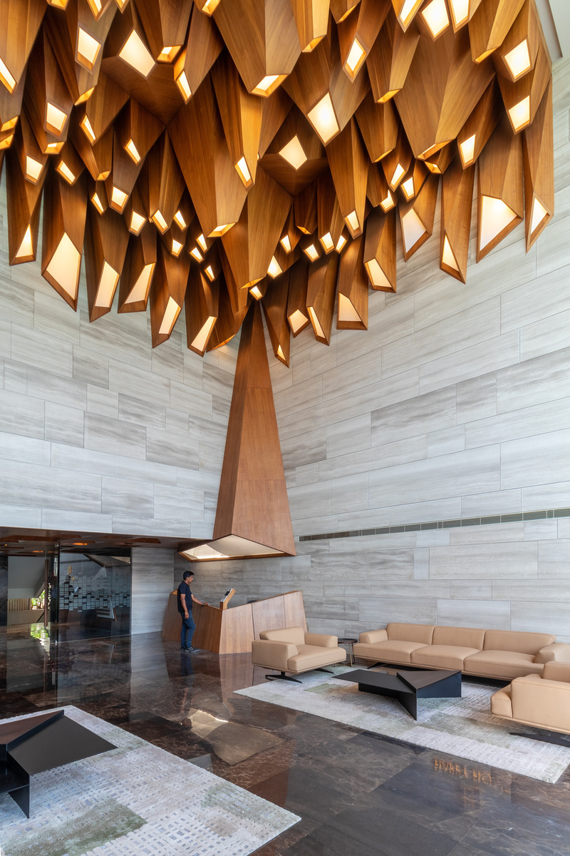 Dossier de presse | 1432-09 - Communiqué de presse | EXCELLENSEAA 126 by Happy Homes - Sanjay Puri Architects - Architecture résidentielle - <p>Each of the 6 wings have different entrance lobbies.</p> - Crédit photo : Mr.Abhishek Shah