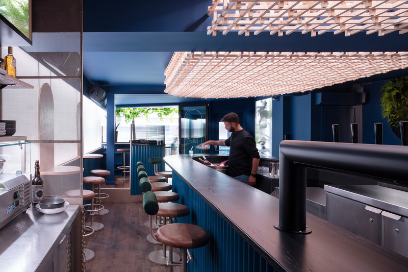 Press kit | 5174-01 - Press release | Minéral: a new multi-experience bar that’s “warmly glacial” - Blanchette Architectes - Commercial Architecture - Photo credit: Atelier Welldone