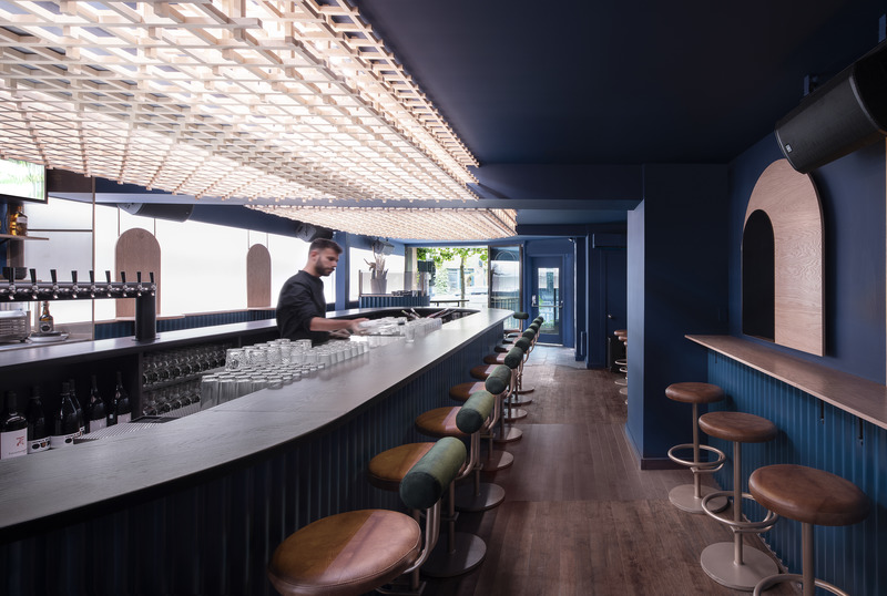 Press kit | 5174-01 - Press release | Minéral: a new multi-experience bar that’s “warmly glacial” - Blanchette Architectes - Commercial Architecture - Photo credit: Atelier Welldone