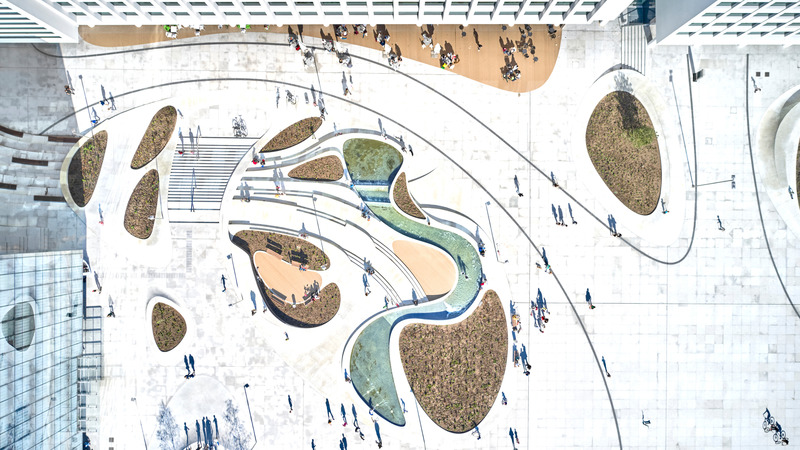 Dossier de presse | 2193-02 - Communiqué de presse | V-PLAZA – Urban Development - 3deluxe - Design urbain - This hybrid of skatepark, playground and urbane living room has now opened – the perfect venue for a young, dynamic society. - Crédit photo : <p>Norbert Tukaj</p>