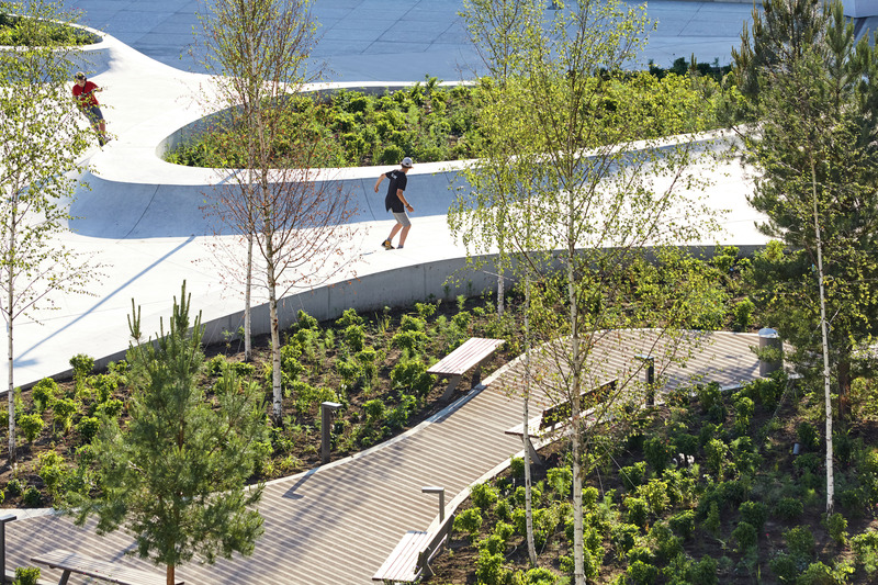 Dossier de presse | 2193-02 - Communiqué de presse | V-PLAZA – Urban Development - 3deluxe - Design urbain - The man who is funding the transformation of the square is a passionate skateboarder and wanted to offer skate enthusiasts a new home in the city. - Crédit photo : Norbert Tukaj