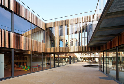 Dossier de presse | 1008-01 - Communiqué de presse | Groupe scolaire Lucie Aubrac - Dietmar Feichtinger Architectes - Architecture institutionnelle - Crédit photo : David Boureau