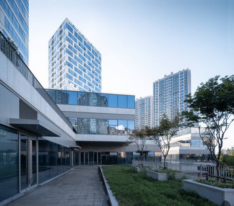 Press kit | 3565-03 - Press release | Vantone Center - CLOU architects - Commercial Architecture - Photo credit: Qingshan Wu