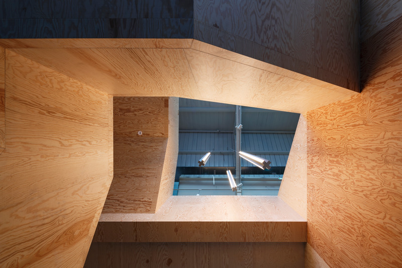Dossier de presse | 5275-01 - Communiqué de presse | International Award for 'the Attic' - JDWA (Johan de Wachter Architecten) - Design d’intérieur commercial - Crédit photo : Sonia Mangiapane