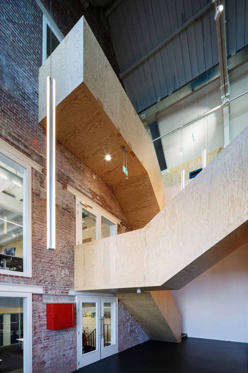 Dossier de presse | 5275-01 - Communiqué de presse | International Award for 'the Attic' - JDWA (Johan de Wachter Architecten) - Design d’intérieur commercial - Crédit photo : Sonia Mangiapane