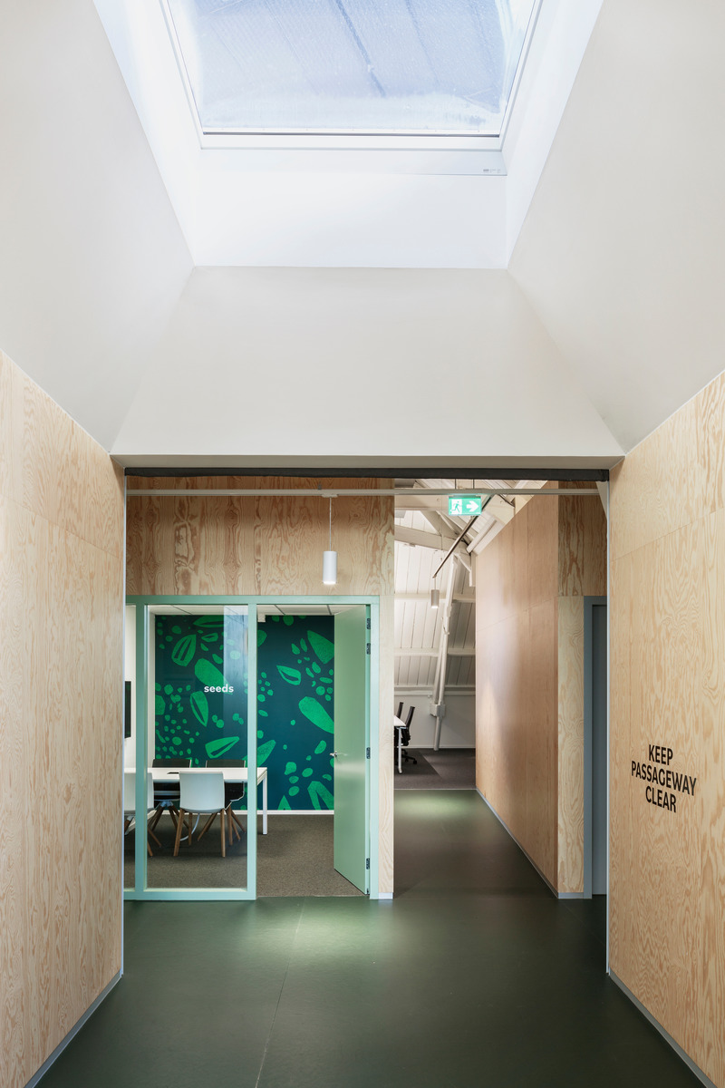 Dossier de presse | 5275-01 - Communiqué de presse | International Award for 'the Attic' - JDWA (Johan de Wachter Architecten) - Design d’intérieur commercial - Crédit photo : Sonia Mangiapane