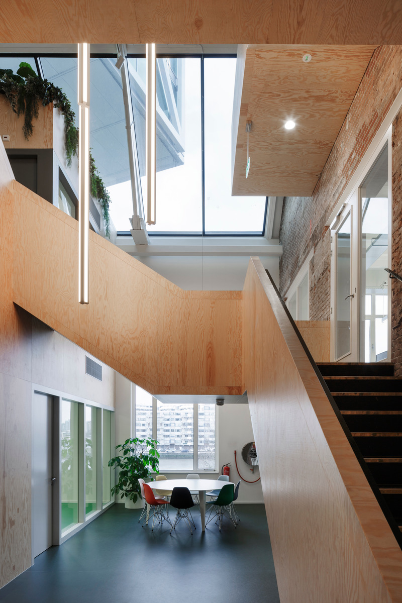 Dossier de presse | 5275-01 - Communiqué de presse | International Award for 'the Attic' - JDWA (Johan de Wachter Architecten) - Design d’intérieur commercial - Crédit photo : Sonia Mangiapane