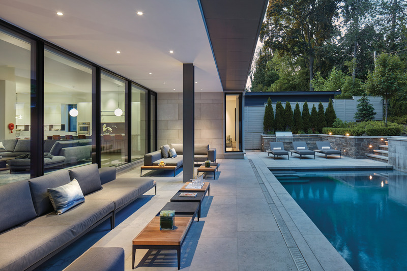 Press kit | 2941-01 - Press release | Russell Hill Road Residence - Taylor Smyth Architects - Residential Architecture - Pool and patio - Photo credit: Studio Shai Gil