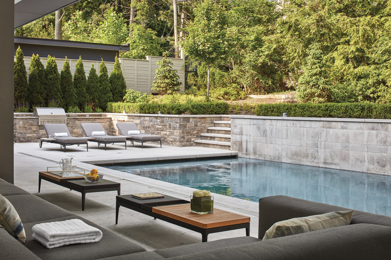 Press kit | 2941-01 - Press release | Russell Hill Road Residence - Taylor Smyth Architects - Residential Architecture - Pool and patio - Photo credit: Studio Shai Gil