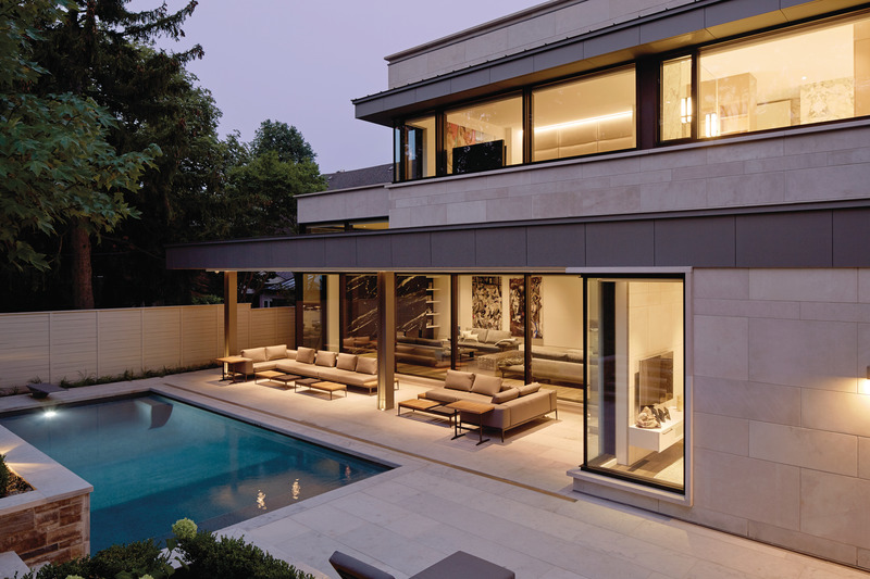 Press kit | 2941-01 - Press release | Russell Hill Road Residence - Taylor Smyth Architects - Residential Architecture - Pool and patio - Photo credit: Ben Rahn/A-Frame