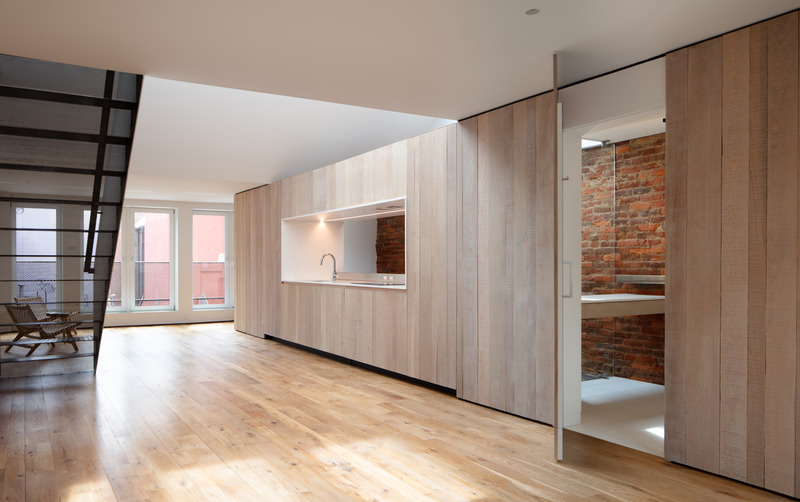 Dossier de presse | 5243-01 - Communiqué de presse | Downtown Loft - Bushman Dreyfus Architects - Design d’intérieur résidentiel - Hidden door to bathroom<br> - Crédit photo : Virginia Hamrick Photography