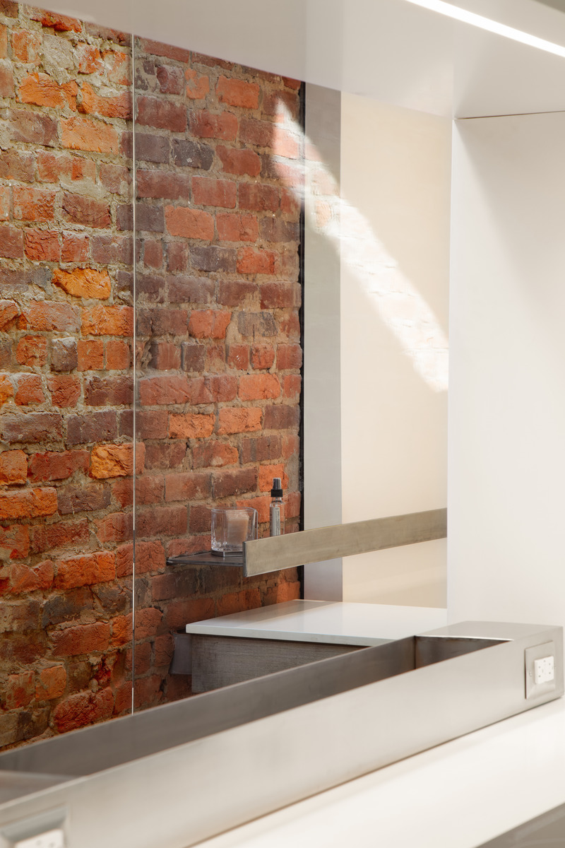 Dossier de presse | 5243-01 - Communiqué de presse | Downtown Loft - Bushman Dreyfus Architects - Design d’intérieur résidentiel - Kitchen &amp; bathroom details<br> - Crédit photo : Virginia Hamrick Photography