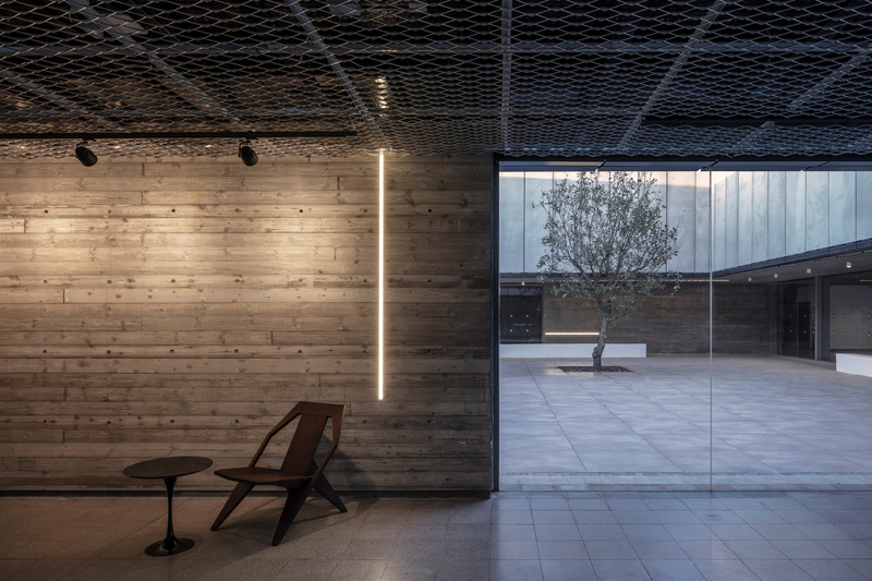 Dossier de presse | 5296-01 - Communiqué de presse | TEO Center for Culture, Art and Content - A. Lerman Architects Ltd. - Architecture institutionnelle - Interior - strip of light - Crédit photo : Amit Geron