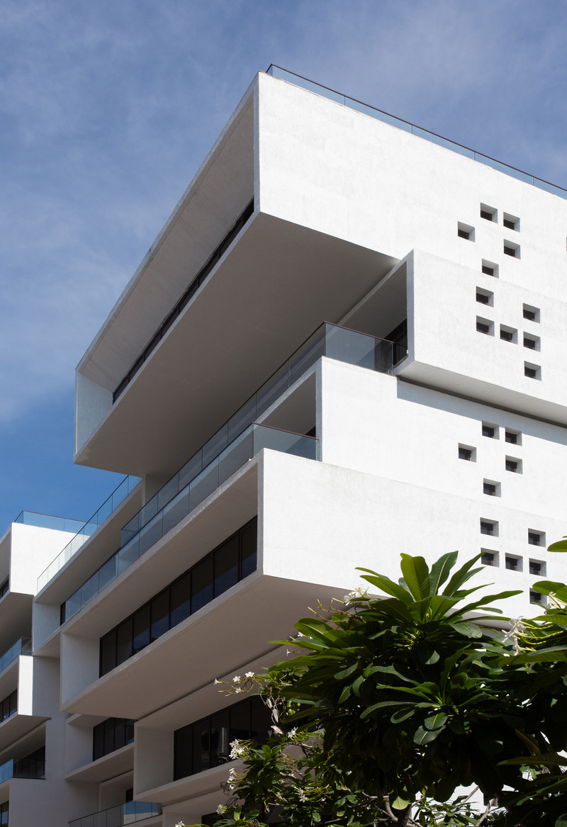 Dossier de presse | 1432-10 - Communiqué de presse | Akshaya 27 - Sanjay Puri Architects - Architecture commerciale - Large cantilevered volumes render the building sculptural - Crédit photo : BRS Sreenag, Sreenag Pictures