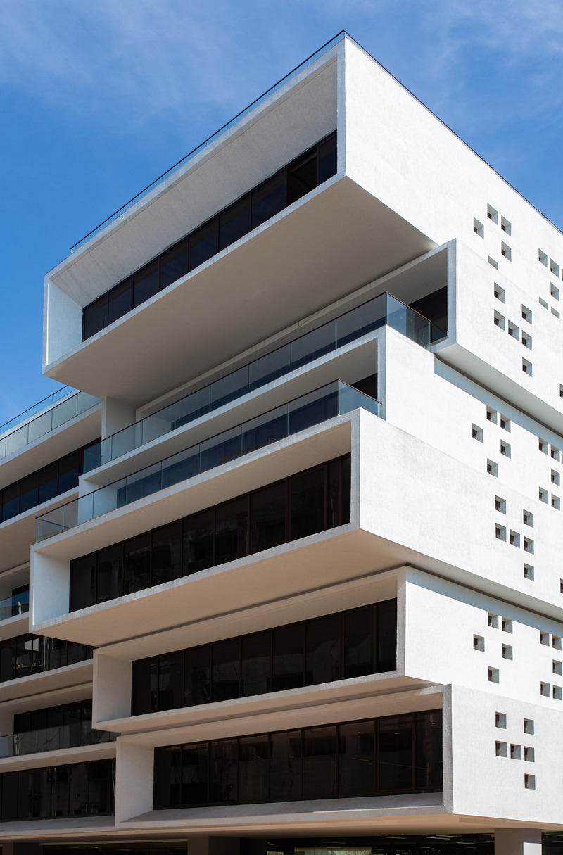 Dossier de presse | 1432-10 - Communiqué de presse | Akshaya 27 - Sanjay Puri Architects - Architecture commerciale - Large cantilevered volumes render the building sculptural - Crédit photo : BRS Sreenag, Sreenag Pictures