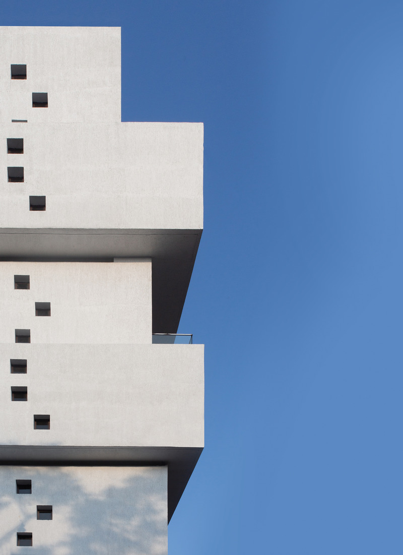 Dossier de presse | 1432-10 - Communiqué de presse | Akshaya 27 - Sanjay Puri Architects - Architecture commerciale - Large cantilevered volumes render the building sculptural - Crédit photo : BRS Sreenag, Sreenag Pictures