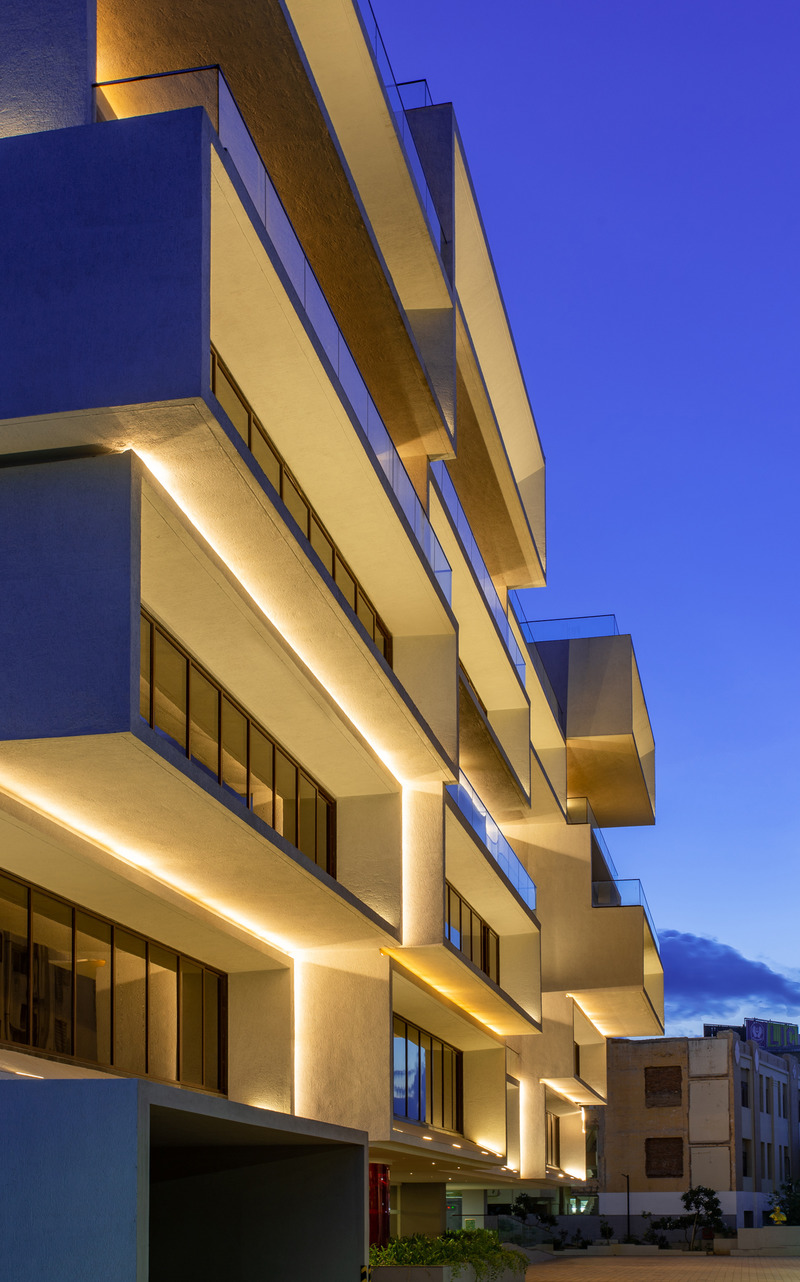Dossier de presse | 1432-10 - Communiqué de presse | Akshaya 27 - Sanjay Puri Architects - Architecture commerciale - Cuboids of varying depths stacked together create this office building - Crédit photo : BRS Sreenag, Sreenag Pictures
