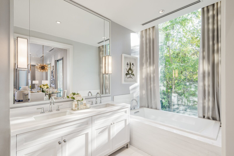 Press kit | 4669-05 - Press release | Cameo Kitchens and Fine Cabinetry Adds Craftsmanship and Design to 4 The Kingsway - Cameo Kitchens - Residential Interior Design - Master Bath - Photo credit: The Walsh Group