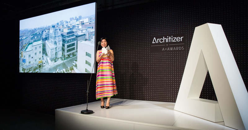 Press kit | 1071-08 - Press release | Architizer Announces Inaugural A+Firm Awards - Architizer - Competition -  Jinhee Park of SsD Accepts the Best Small Firm Award   - Photo credit: Jenna Bascom