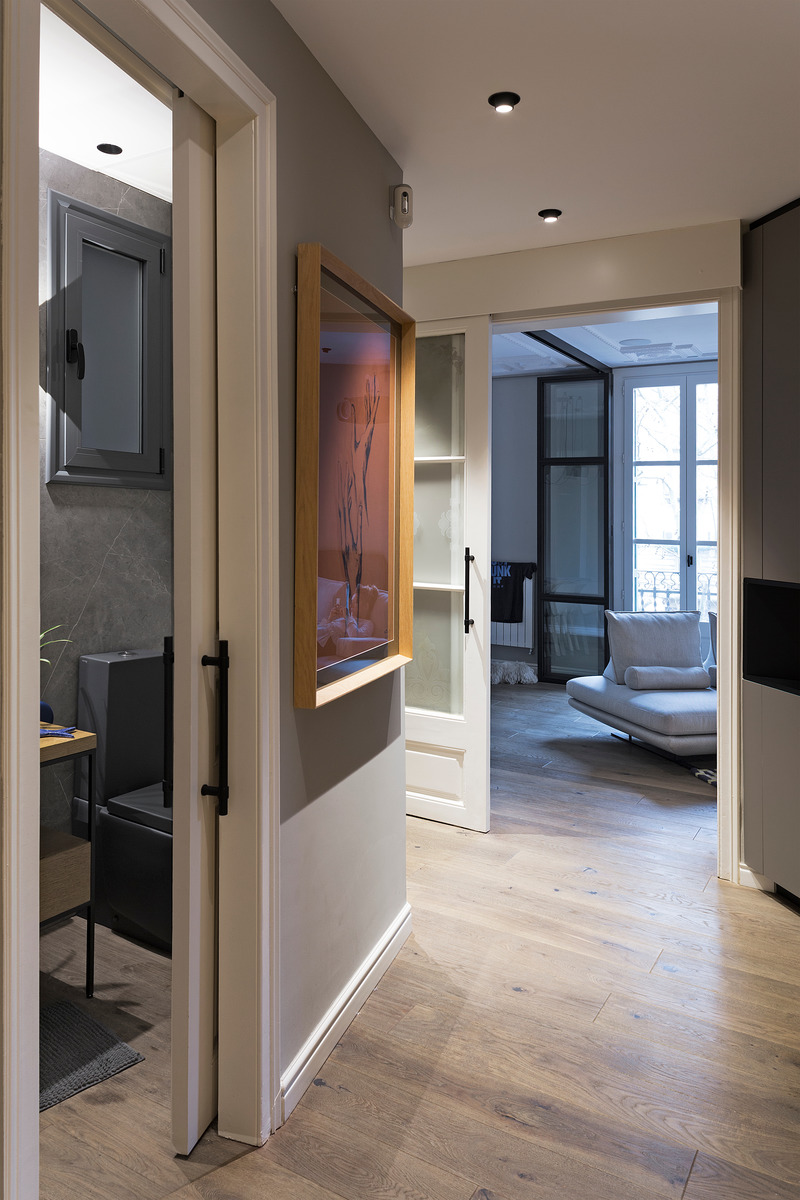 Press kit | 3175-03 - Press release | Mood House - Gokostudio, Architecture and Interior Design - Residential Architecture - Hallway - Photo credit: Valentin Hincû