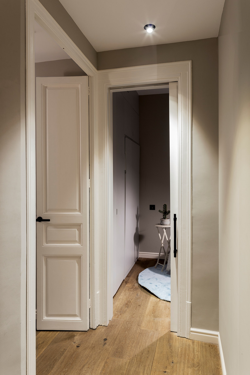 Press kit | 3175-03 - Press release | Mood House - Gokostudio, Architecture and Interior Design - Residential Architecture - Hallway - Photo credit: Valentin Hincû