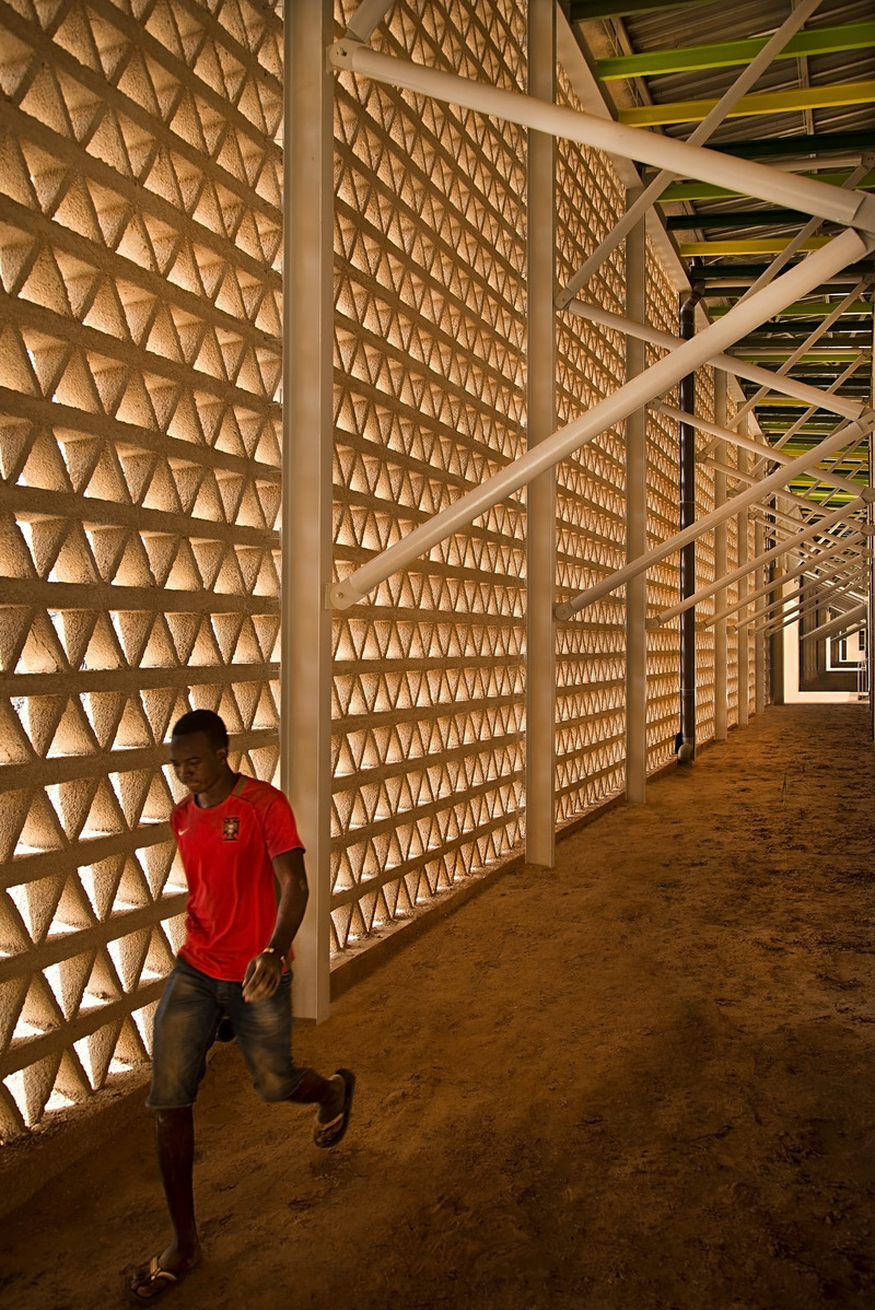 Dossier de presse | 2328-02 - Communiqué de presse | IDOM récompensé 4 fois aux World Design Awards 2020 - IDOM - Concours -  L'extension de l'Université de Bambey   - Crédit photo : Francesco Pinton