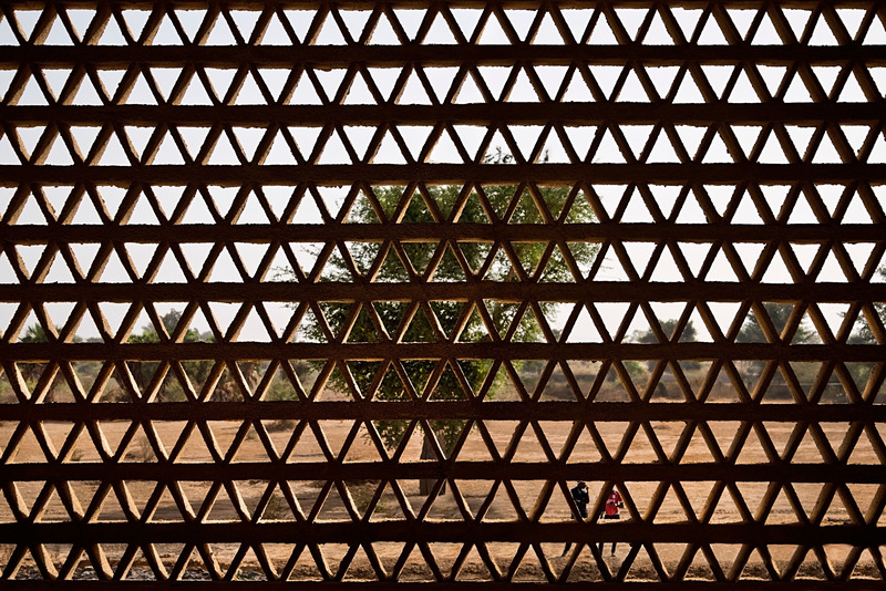 Dossier de presse | 2328-02 - Communiqué de presse | IDOM récompensé 4 fois aux World Design Awards 2020 - IDOM - Concours -  L'extension de l'Université de Bambey   - Crédit photo : Francesco Pinton