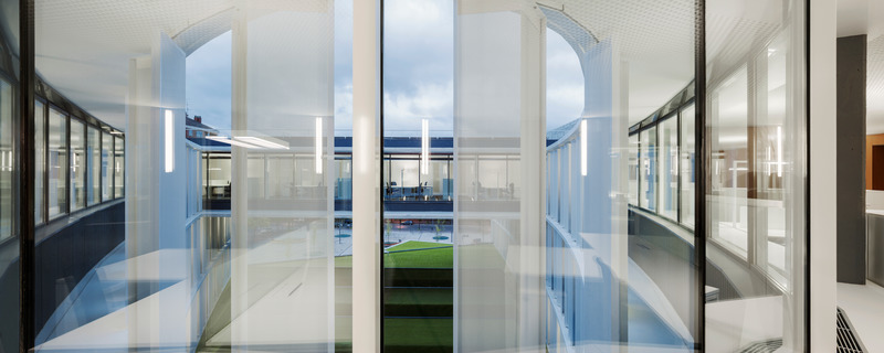 Dossier de presse | 2328-02 - Communiqué de presse | IDOM récompensé 4 fois aux World Design Awards 2020 - IDOM - Concours -  Le bâtiment de bureaux de la Mairie de Vitoria-Gasteiz   - Crédit photo : Aitor Ortiz