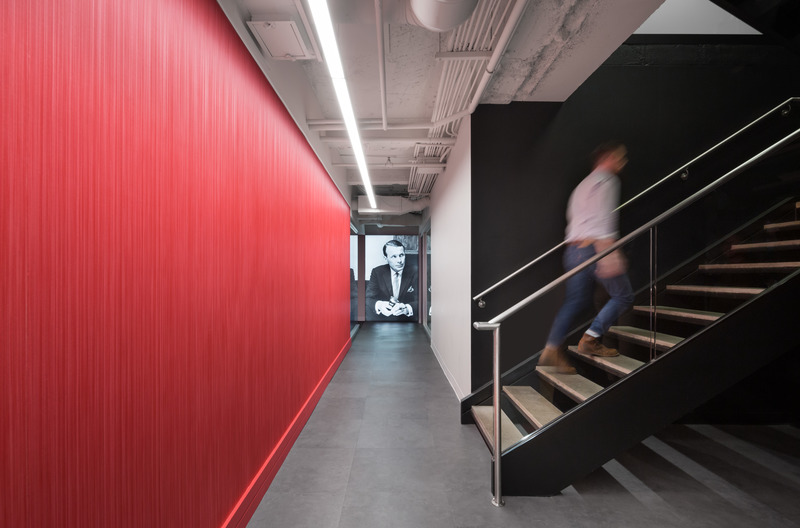 Dossier de presse | 3143-03 - Communiqué de presse | L’Agence Ogilvy Montréal fait peau neuve - FOR. design planning - Design d’intérieur commercial - Ogilvy corridor - Crédit photo : <p>Stephane Brügger</p><p><br></p>