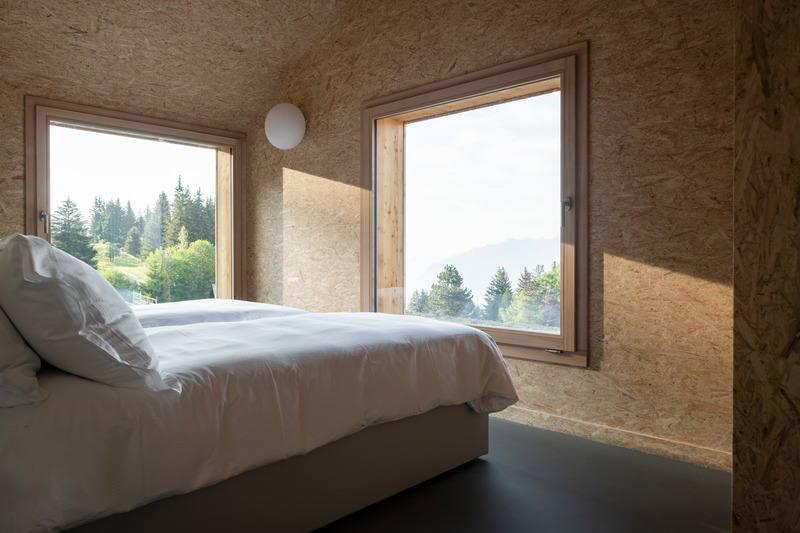 Press kit | 2007-06 - Press release | Montalba Architects Completes Three New Projects in Switzerland - Montalba Architects - Residential Interior Design - Room with a View_Whitepod Eco-Chalet - Photo credit:  Micha Riechsteiner 